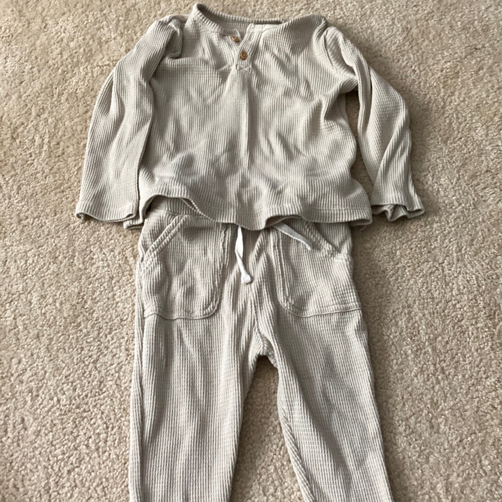 Little & Co waffle knit set. Taupe color. Size 2T.